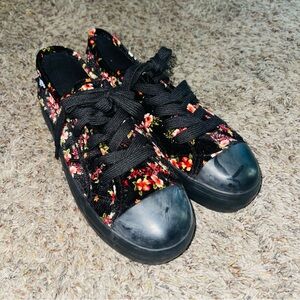 Rocket dog shoes size 9 Black velvet floral print slight-platform sneakers.